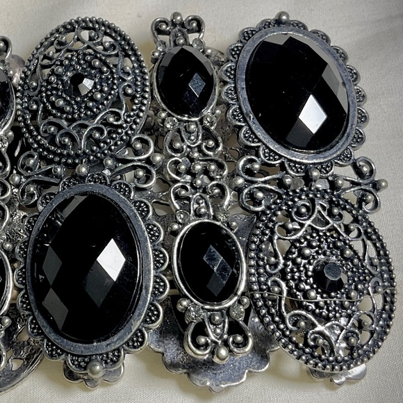 Unique Silver Metal Filigree Stretch Statement Bracelet Faceted Jet Black Gems - Picture 3 of 8